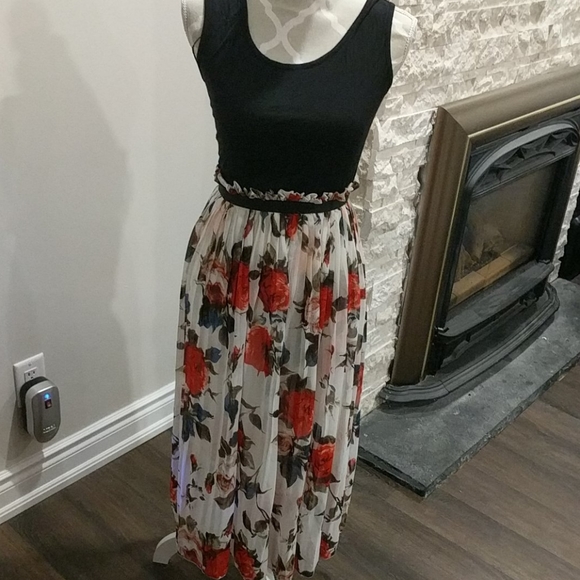 Dress with lined semi sheer floral skirt - Picture 2 of 5